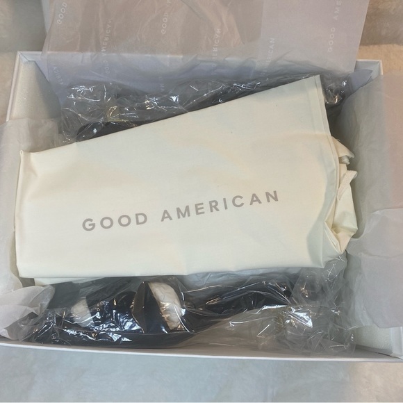 New in a Box GOOD AMERICAN - Kickstand Slide Sandal -
Black - Size 7 - Picture 10 of 16